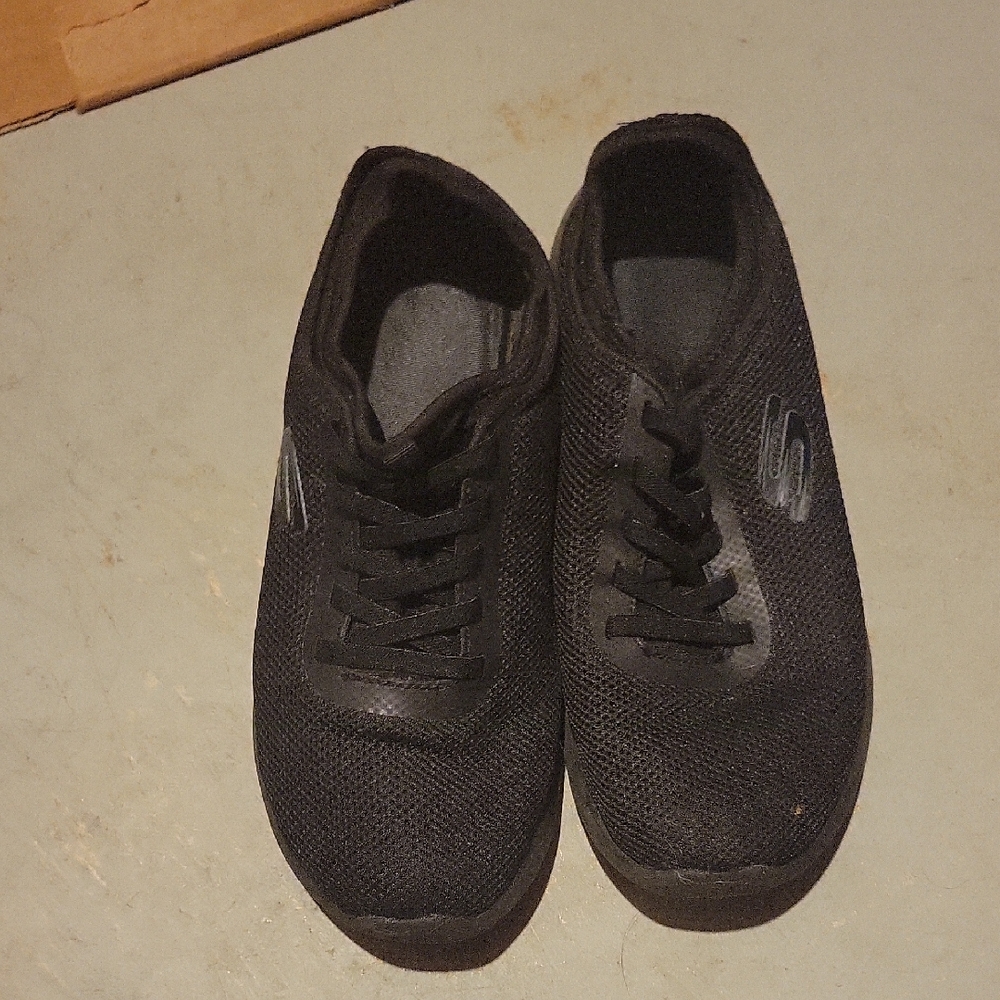 Skechers Black Sneakers Comfortable and Versatile